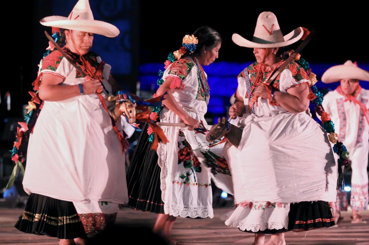 GEM | La K'uínchekua presumió tradición y cultura de pueblos originarios al  mundo: Bedolla